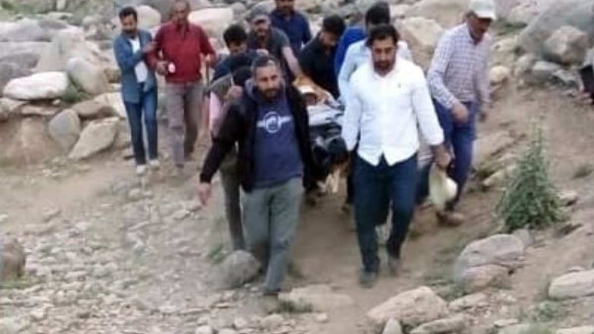Hakkari'de ayının saldırdığı vatandaş 6 saatte kurtarıldı
