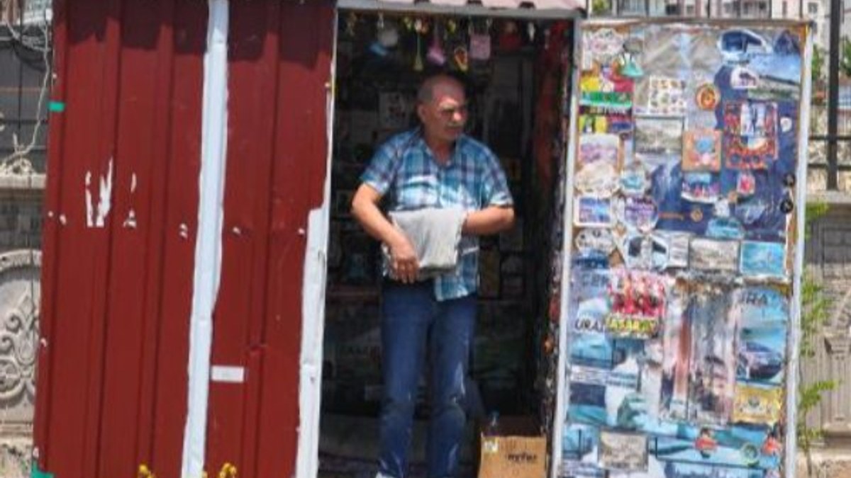 Diyarbakır'da bir adam 6 yıldır barakada yaşıyor