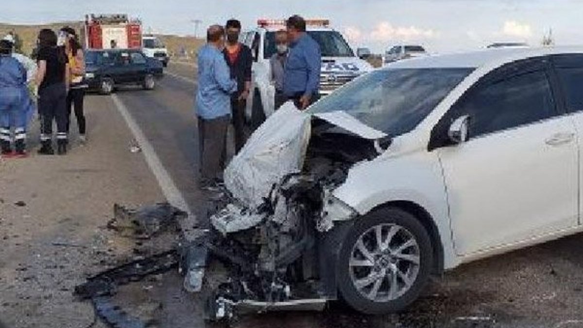 Kırşehir'de köpekten kaçan sürücü kaza yaptı: 2 ölü