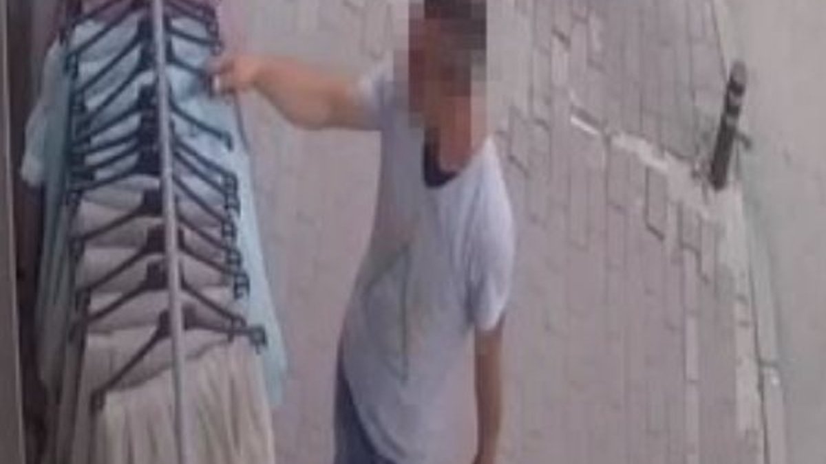 Bursa'da perde çalan hırsızlar kameraya yansıdı