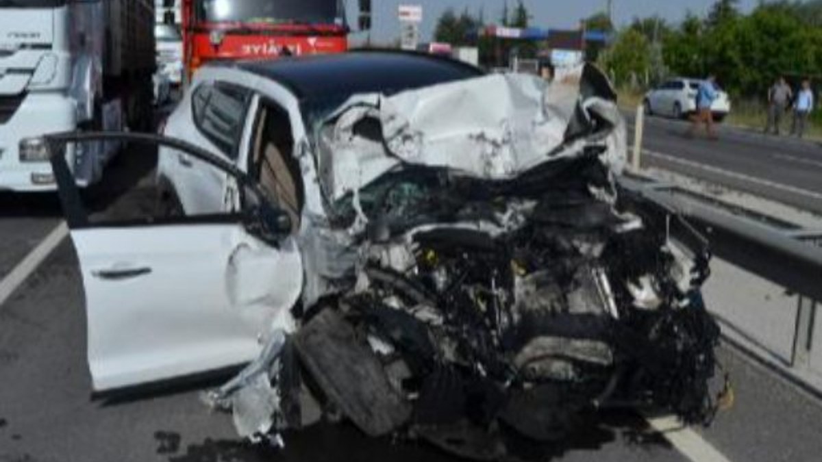 Aksaray'da cenazeye giden araç kaza yaptı: 1 ölü 3 yaralı