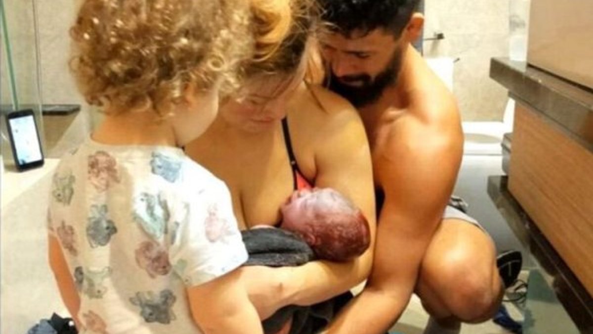 Miesha Tate, bebeğini banyoda doğurdu