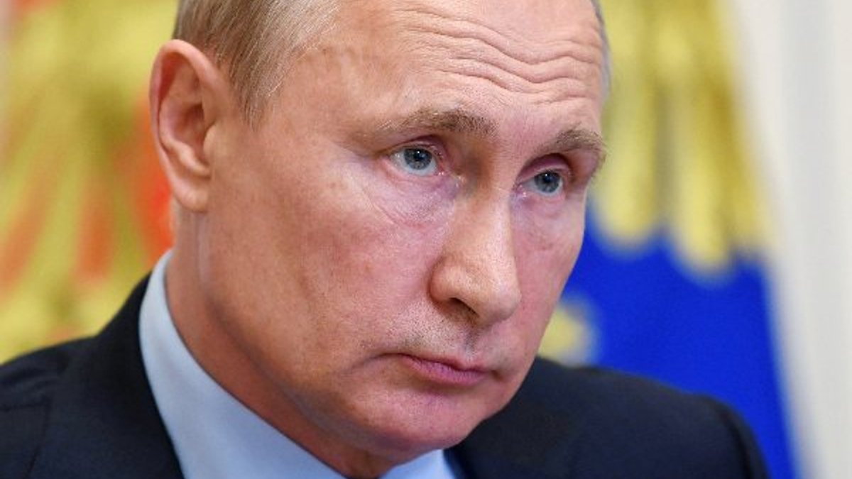 Putin, koronavirüsten dezenfeksiyon tüneliyle korunacak