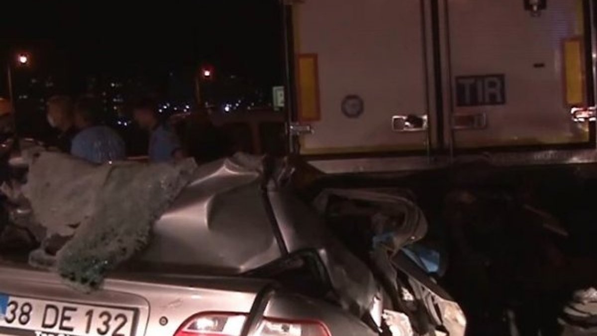 Ankara'da tıra arkadan çarpan otomobil sürücüsü öldü
