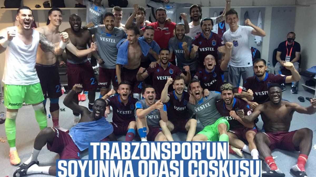 Trabzonsporlu futbolcuların soyunma odası coşkusu
