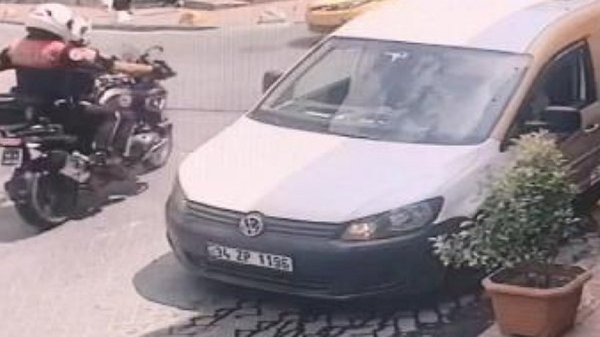 Beyoğlu'nda motosikletli polisler kaza yaptı