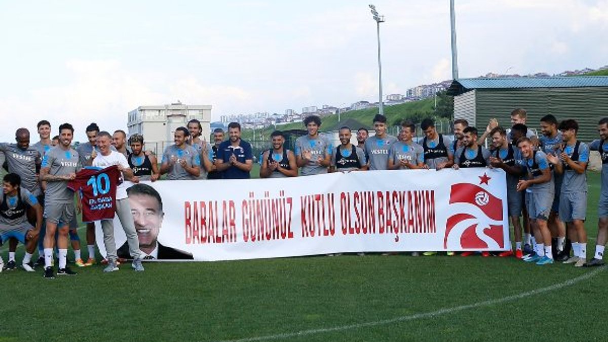 Futbolcular Ahmet Ağaoğlu'nun Babalar Günü'nü kutladı
