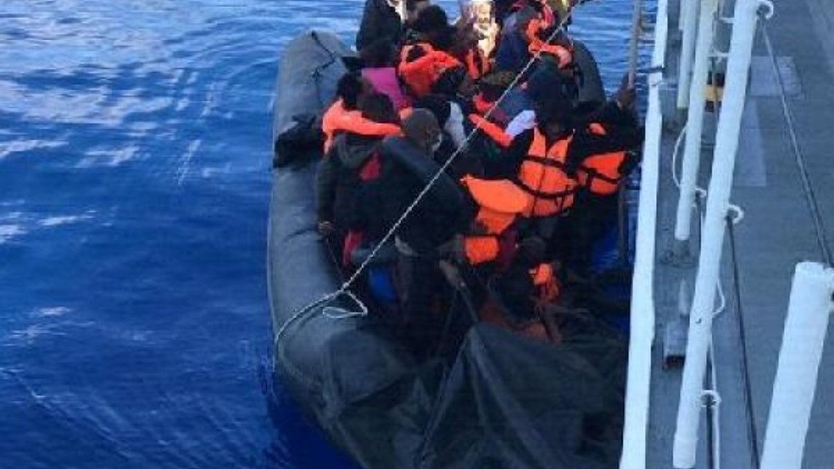 Yunanistan'ın ölüme terk ettiği 145 göçmen kurtarıldı
