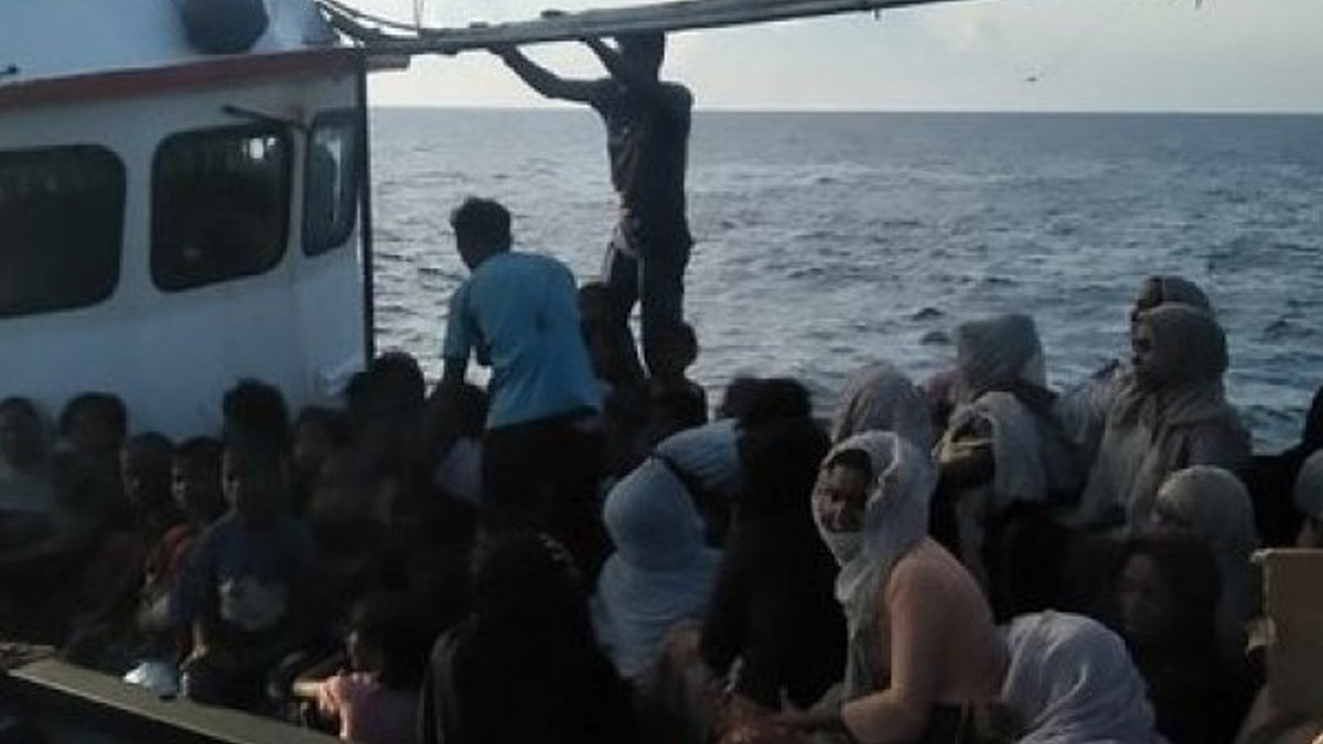 Malezya'ya geçmeye çalışan Arakanlılar denizde can verdi