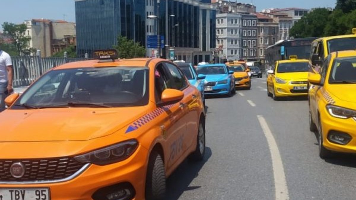 İstanbul'da taksicilerden '5 bin yeni taksi' protestosu