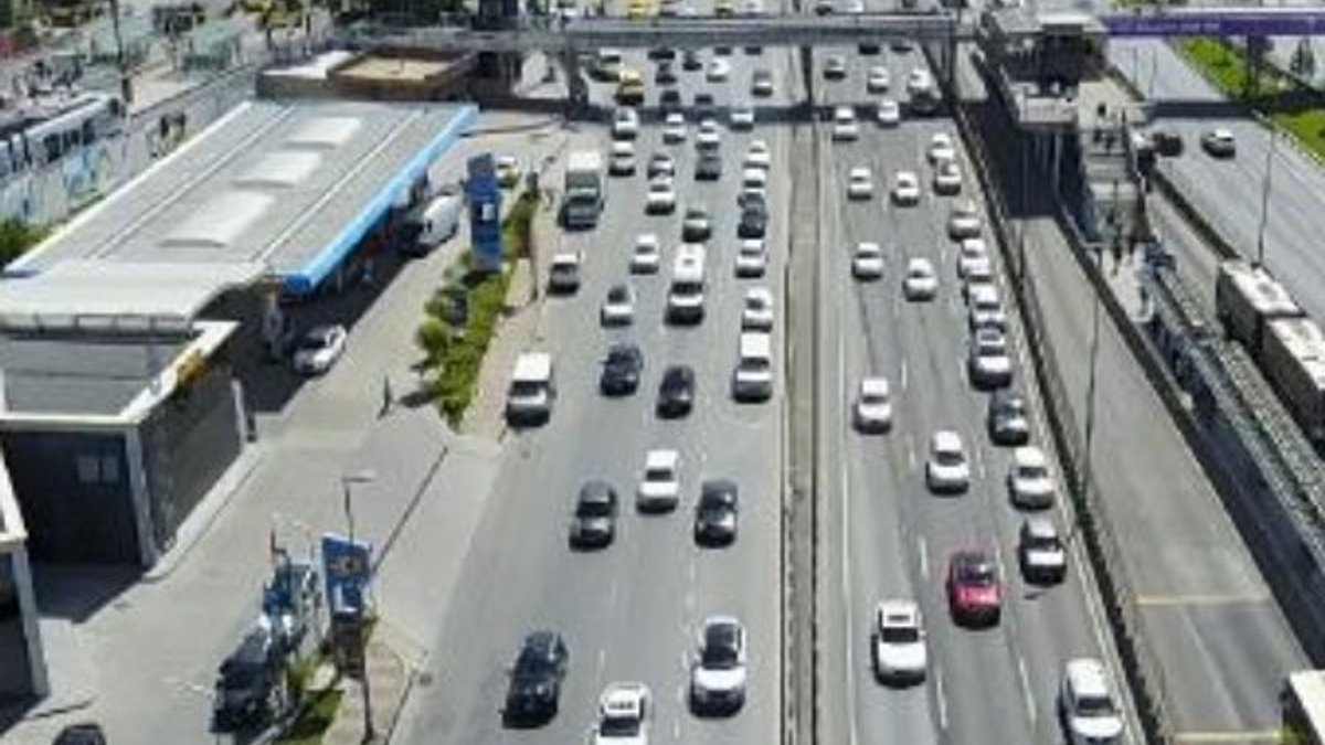 İstanbul'da kısıtlamanın kalkmasıyla trafik yoğunlaştı