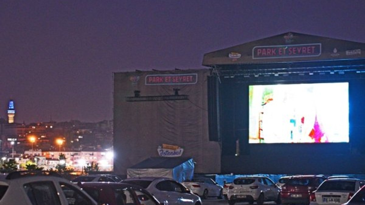Türkiye'nin ilk arabalı konseri Yenikapı'da yapıldı
