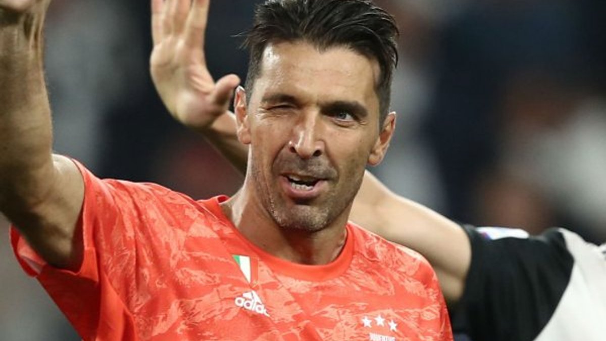Juventus, 42 yaşındaki Buffon'un sözleşmesini uzattı