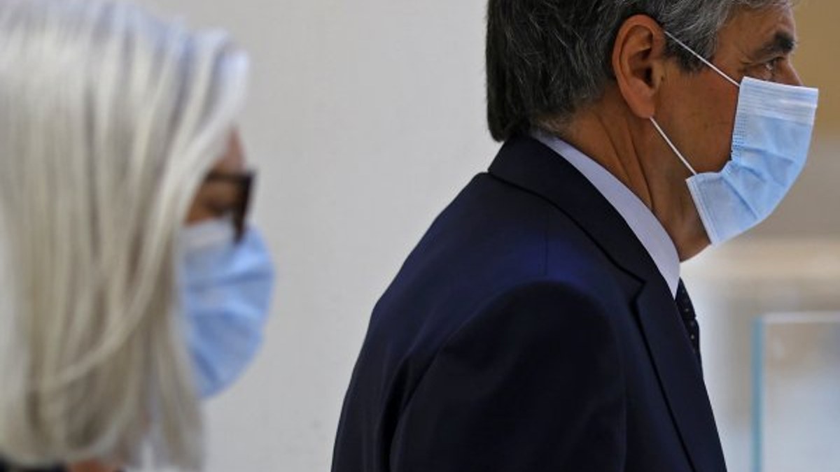Eski Fransa Başbakanı Fillon’a 5 yıl hapis cezası