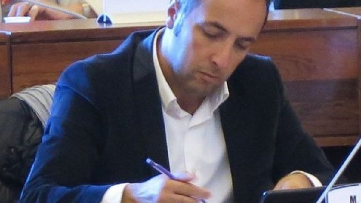 Fransa'da Türk siyasetçi Metin Yavuz belediye başkanı