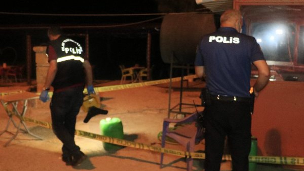 Adana'da çay bayat gelince servis yapan kişiyi vurdu