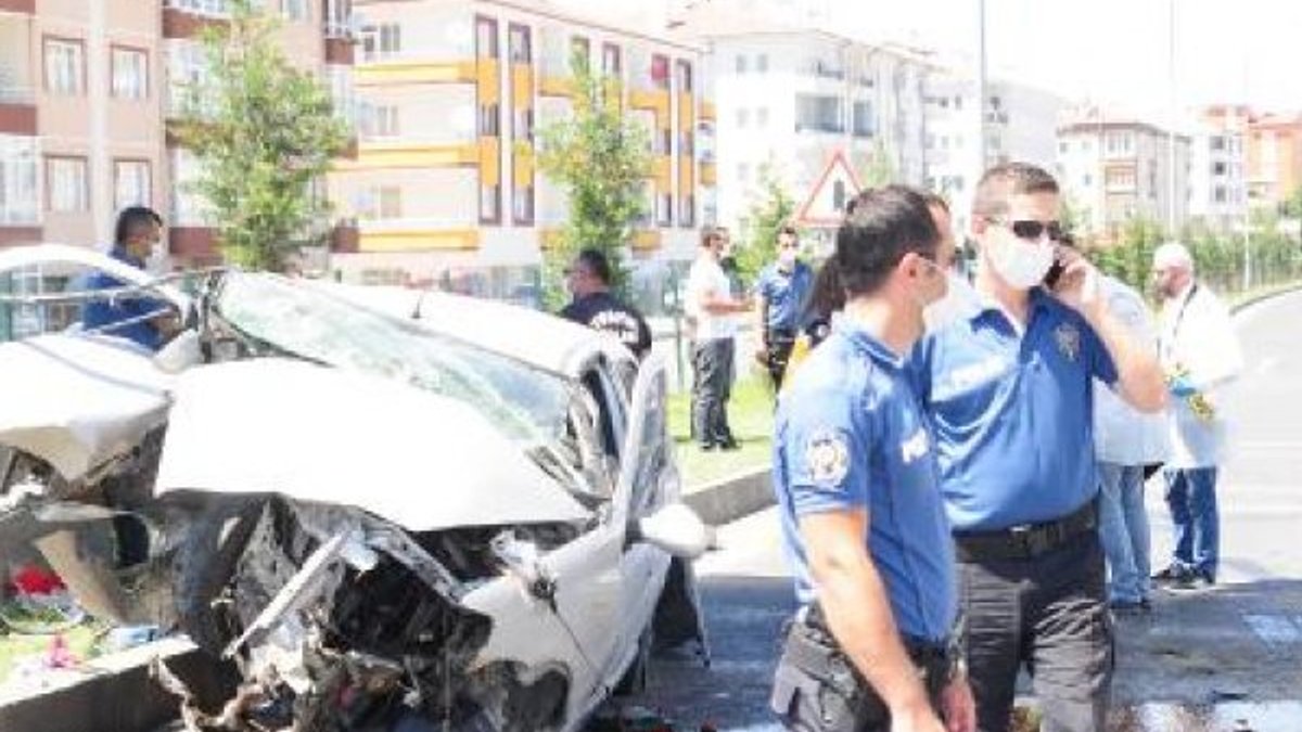 Nevşehir'de üst geçidin ayağına çarpan sürücü öldü
