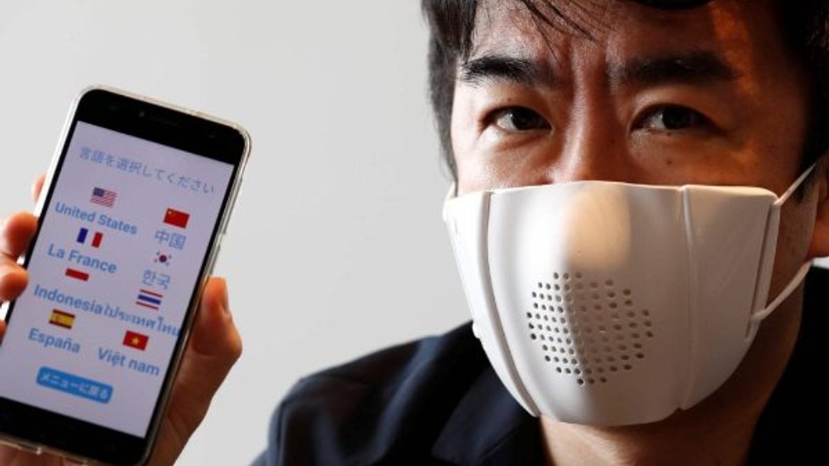 İnternete bağlanabilen ve çeviri yapabilen akıllı maske