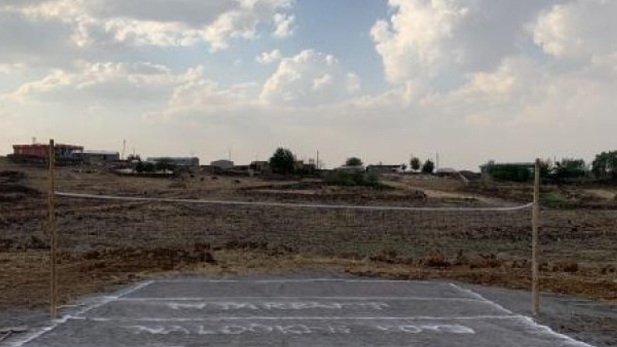 Diyarbakır'da plajsız köye voleybol sahası yapıldı