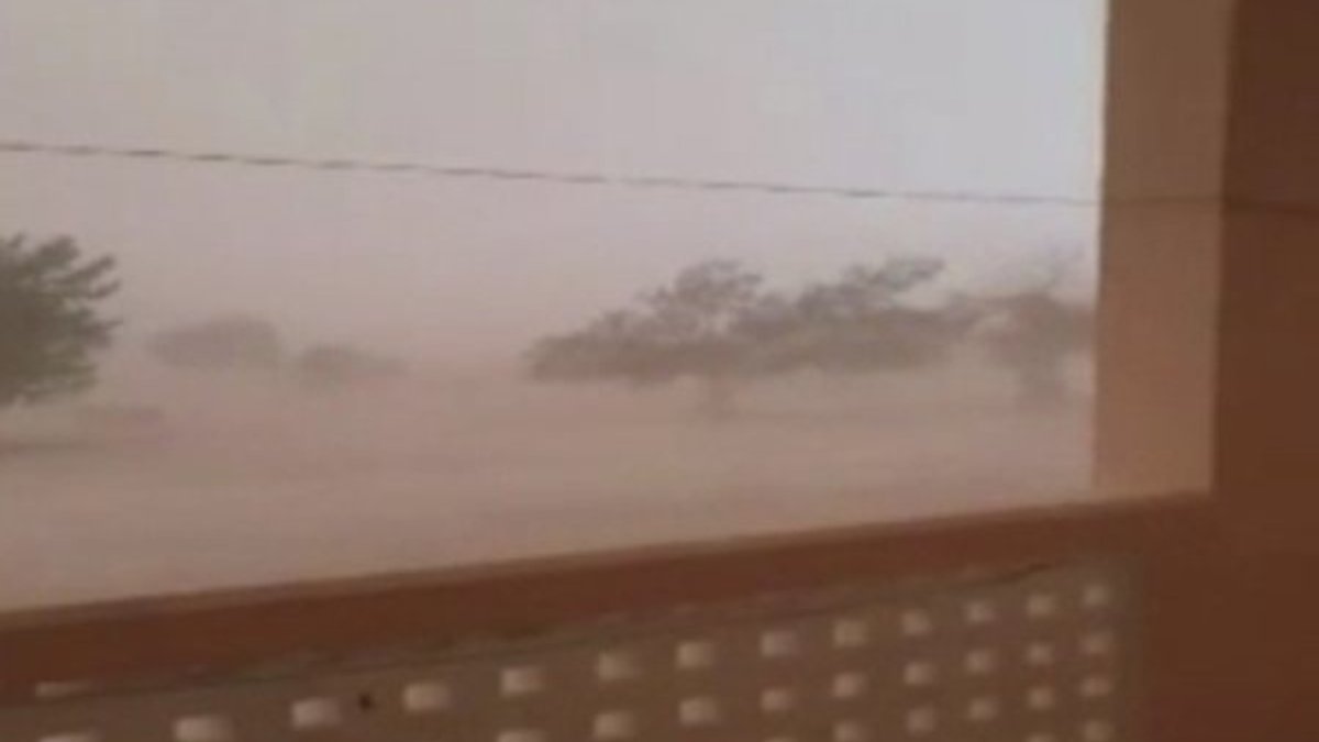 Umman'da kum fırtınası çıktı