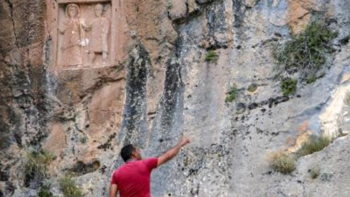 Antalya'da defineciler 2 bin yıllık tarihi eseri yok etti
