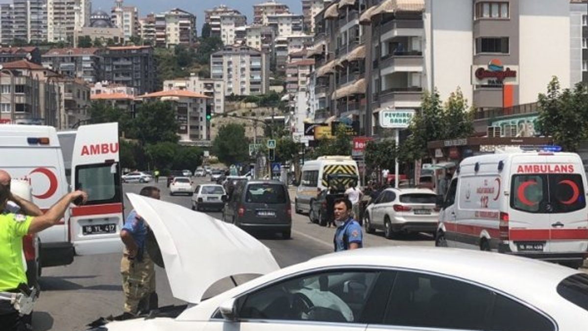 Bursa'da düğün konvoyundaki kazada damat yaralandı