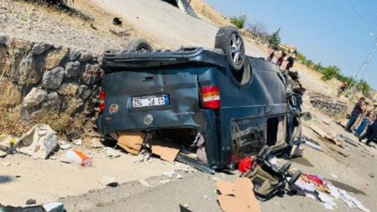 Malatya'da araç devrildi: 1 ölü, 4 yaralı