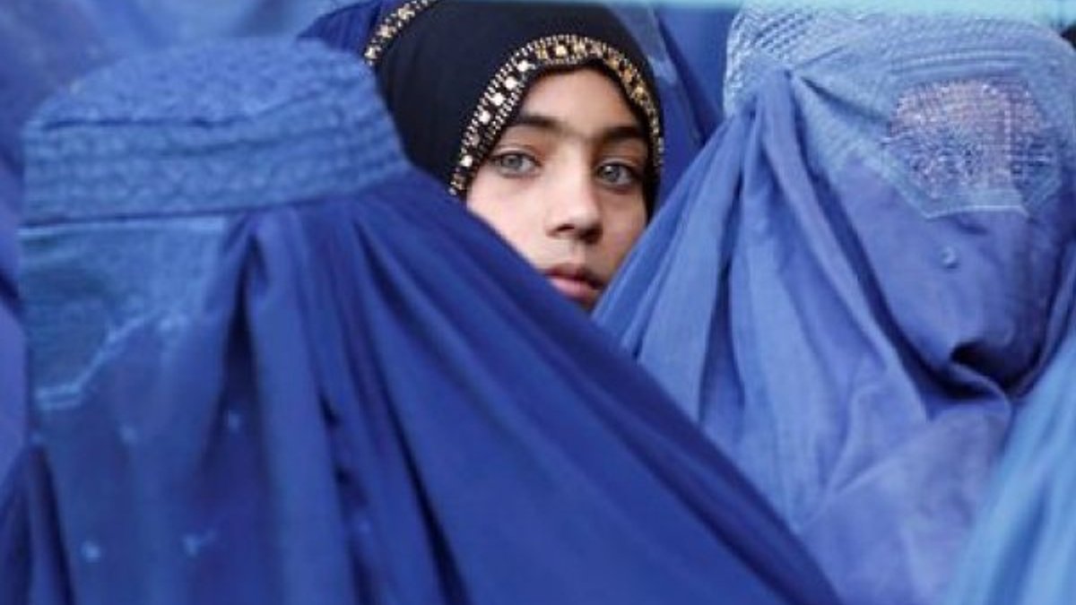 Afganistan'da her valiye en az 1 kadın yardımcı atanacak