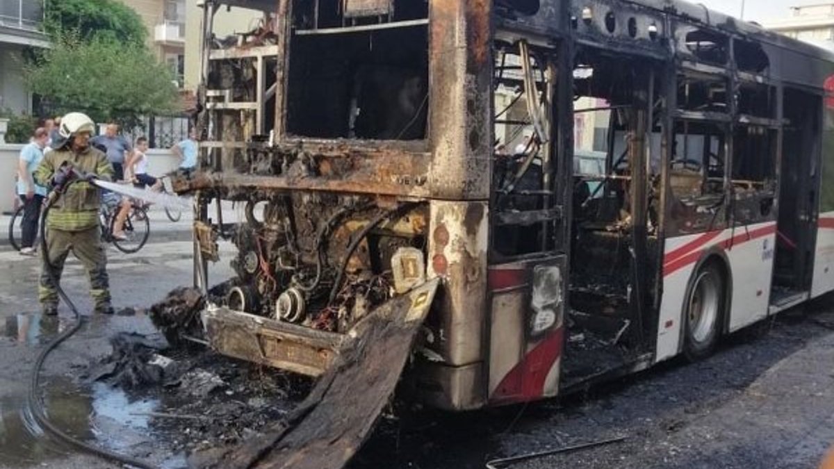 İzmir'de belediye otobüsü alev alev yandı