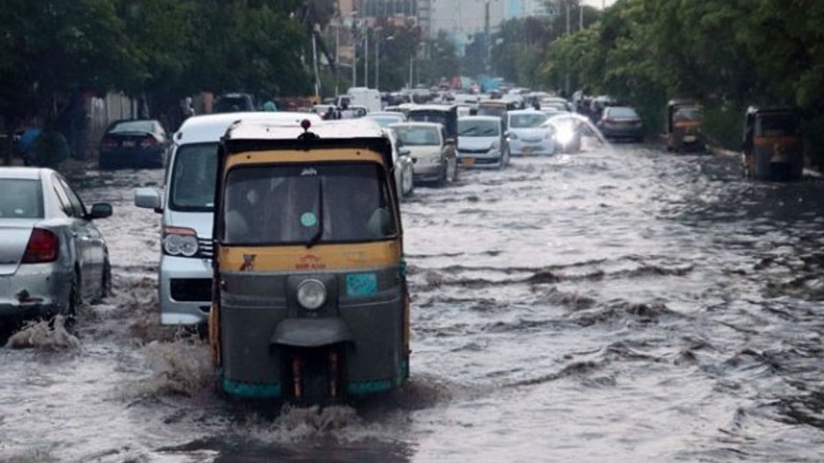 Pakistan’da aşırı yağışlardan oluşan selde 9 ölü