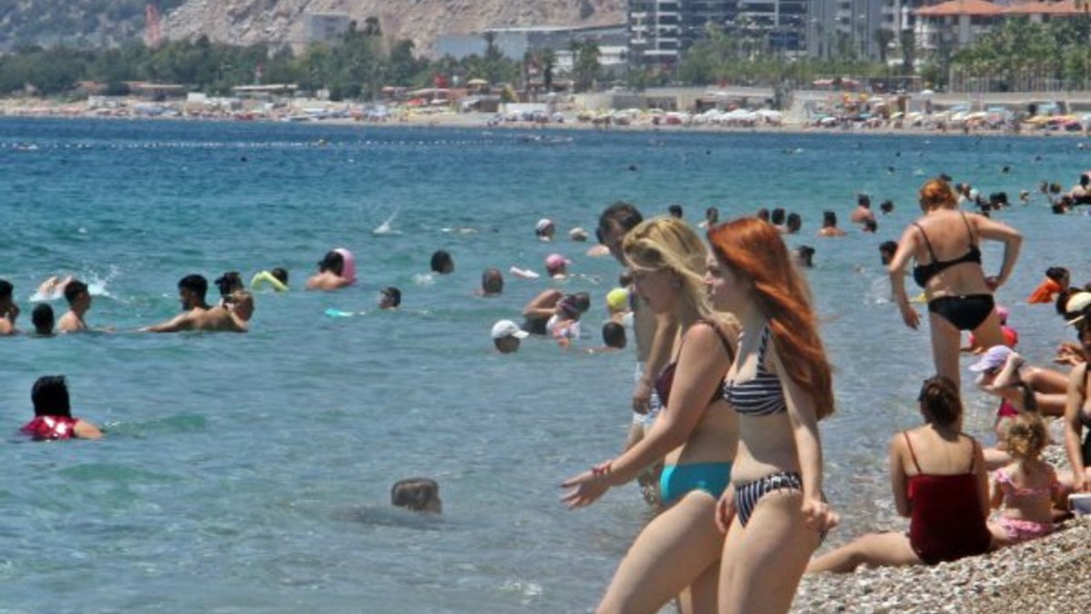Antalya plajları eski günlerine döndü