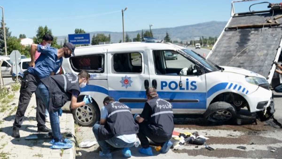 Eskişehir'de polis aracı devrildi: 2 yaralı
