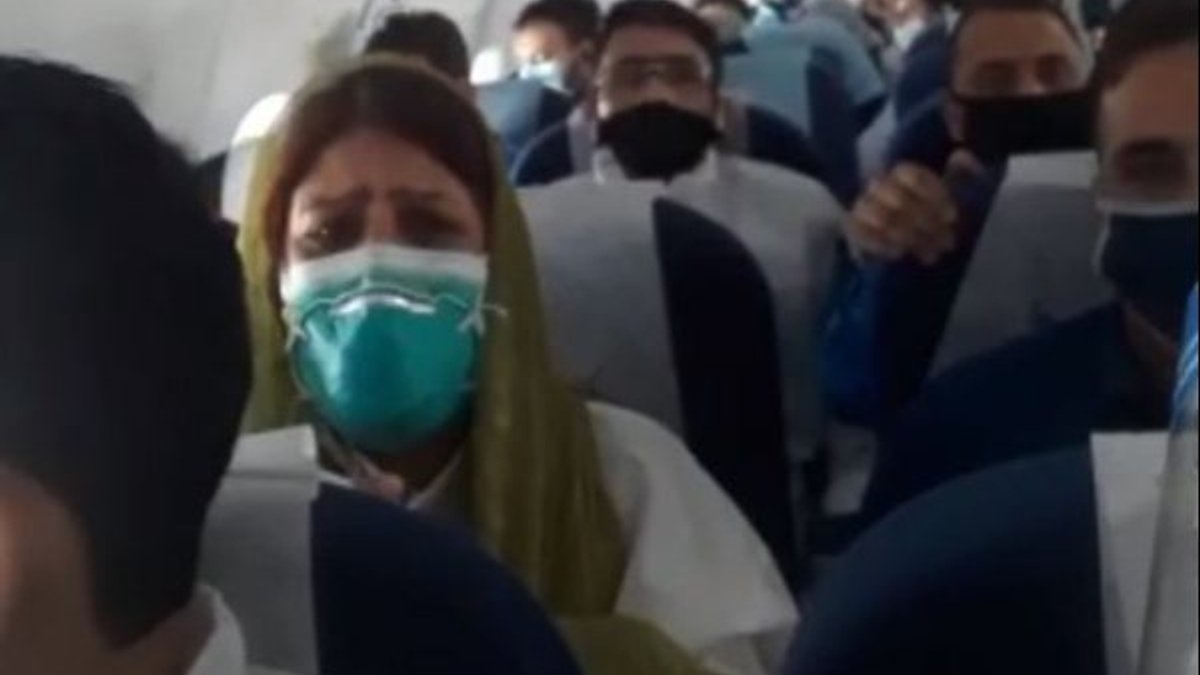 Türbülansa giren Hindistan uçağında panik anları