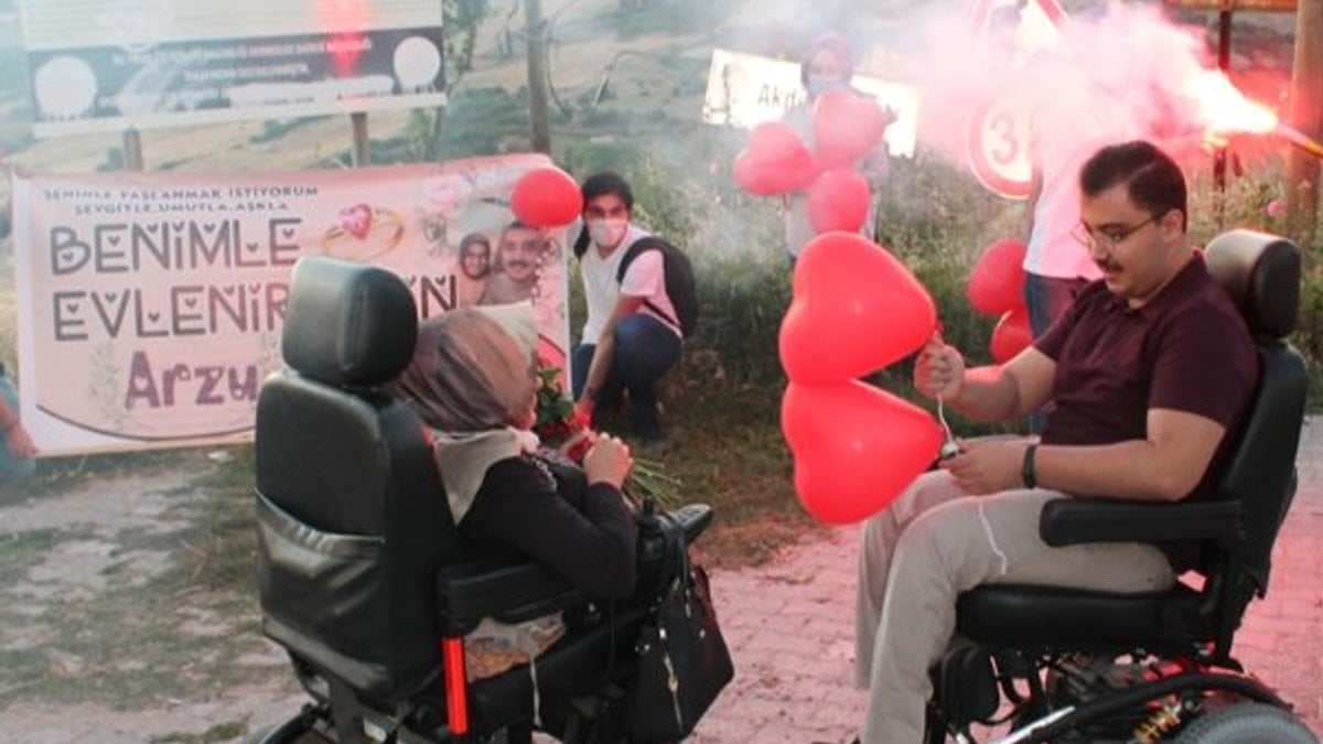 Manisa'da bedensel engelli çiftin evliliği engel tanımadı