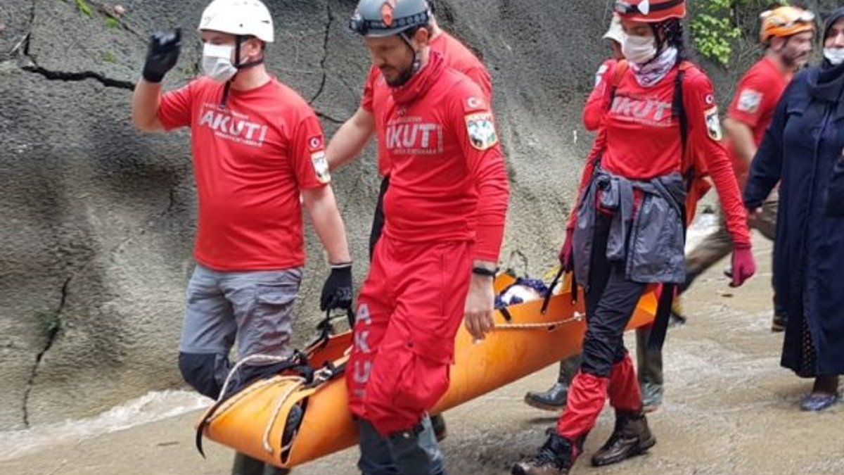 Rize'deki selde mahsur kalan 100 kişi tahliye edildi