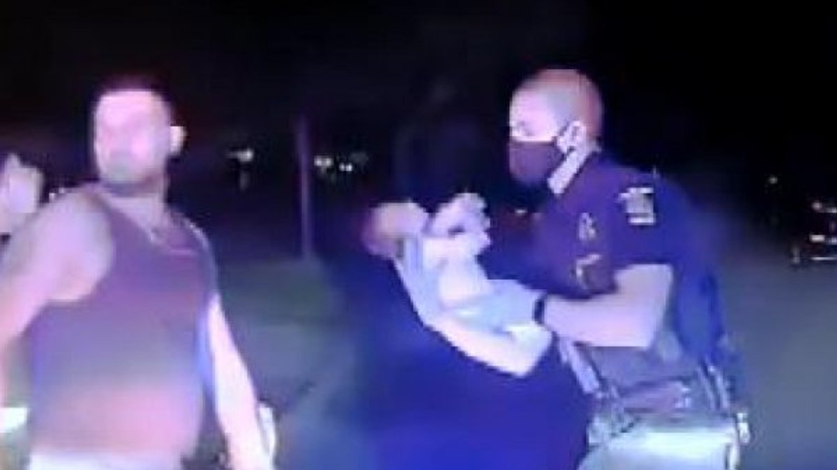 ABD’de polis memuru bebeği boğulmaktan kurtardı