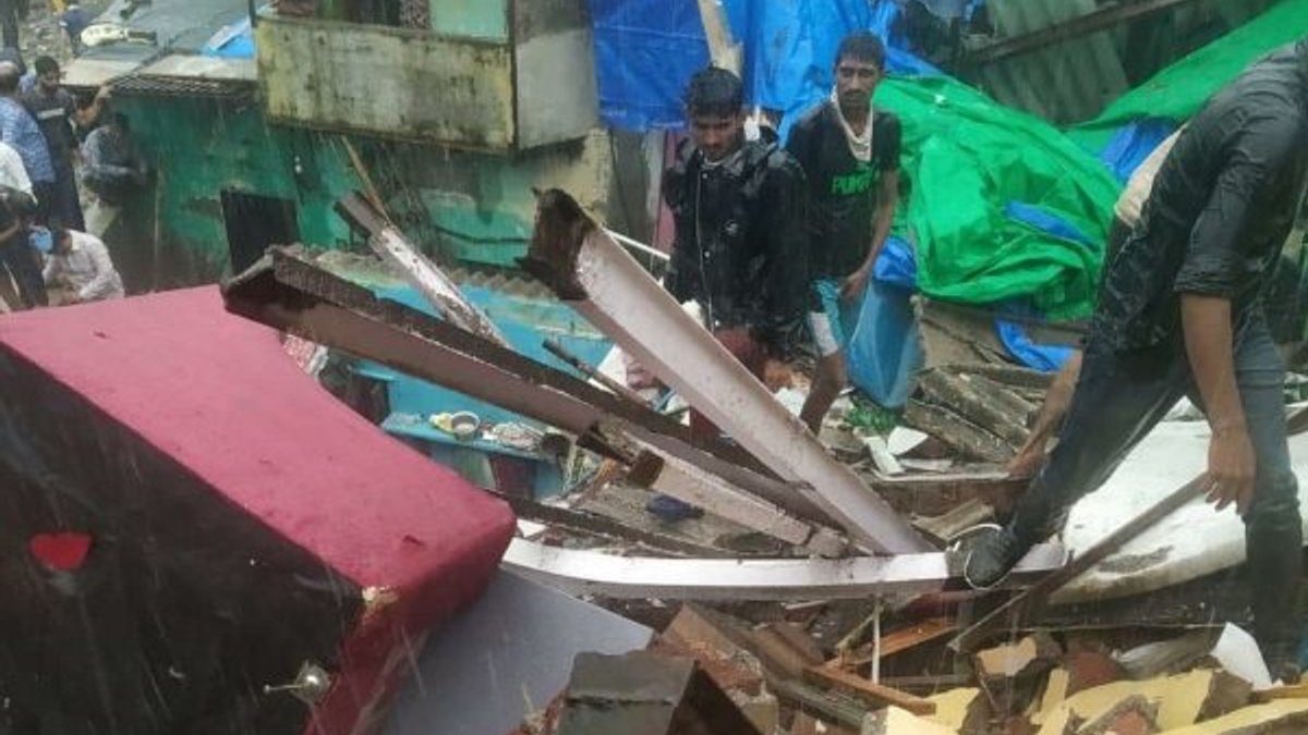 Hindistan'da 2 binanın çökmesi sonucu 8 kişi öldü