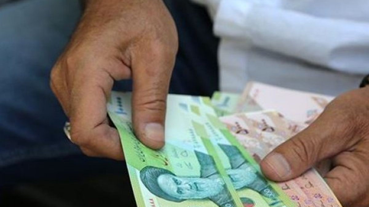 İran tümeni dolar karşısında ilk kez rekor kayıpta