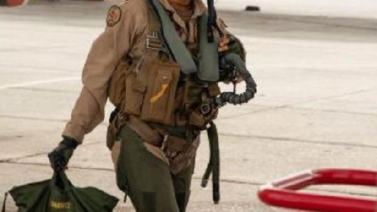 ABD’de siyahi kadın asker savaş uçağı pilotu oldu