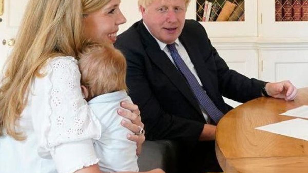 Boris Johnson, oğluyla ilk kez görüntülendi