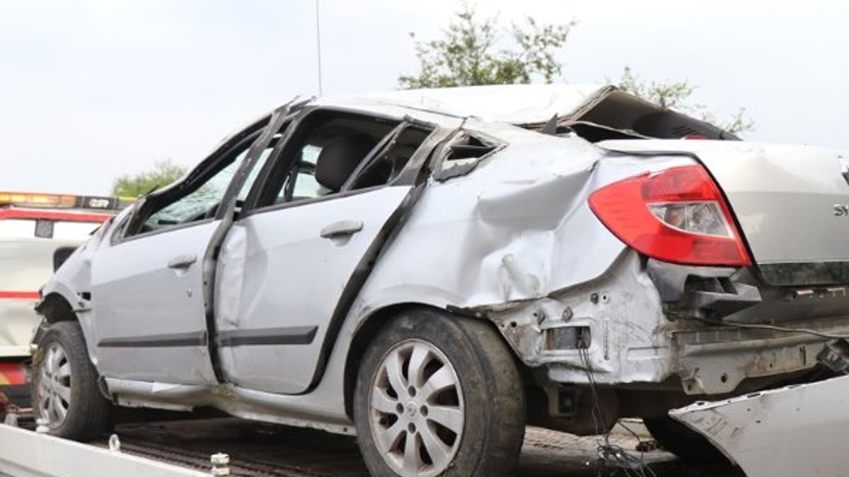 Anadolu Otoyolu'nda otomobil devrildi: 5 yaralı