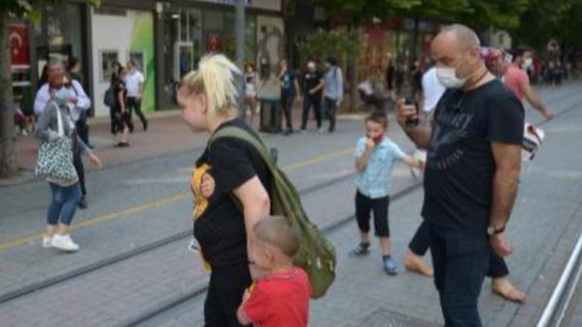 Eskişehir'de sokakta çocuğunu dövdüğü iddia edilen kadın