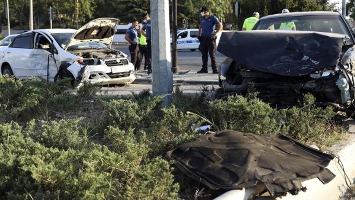 Ankara'da iki otomobil çarpıştı: 4 yaralı