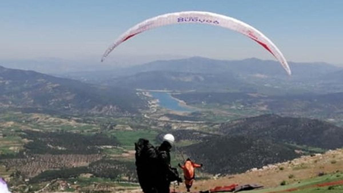 Yamaç paraşütüyle Denizli'den Eskişehir'e rekor uçuş