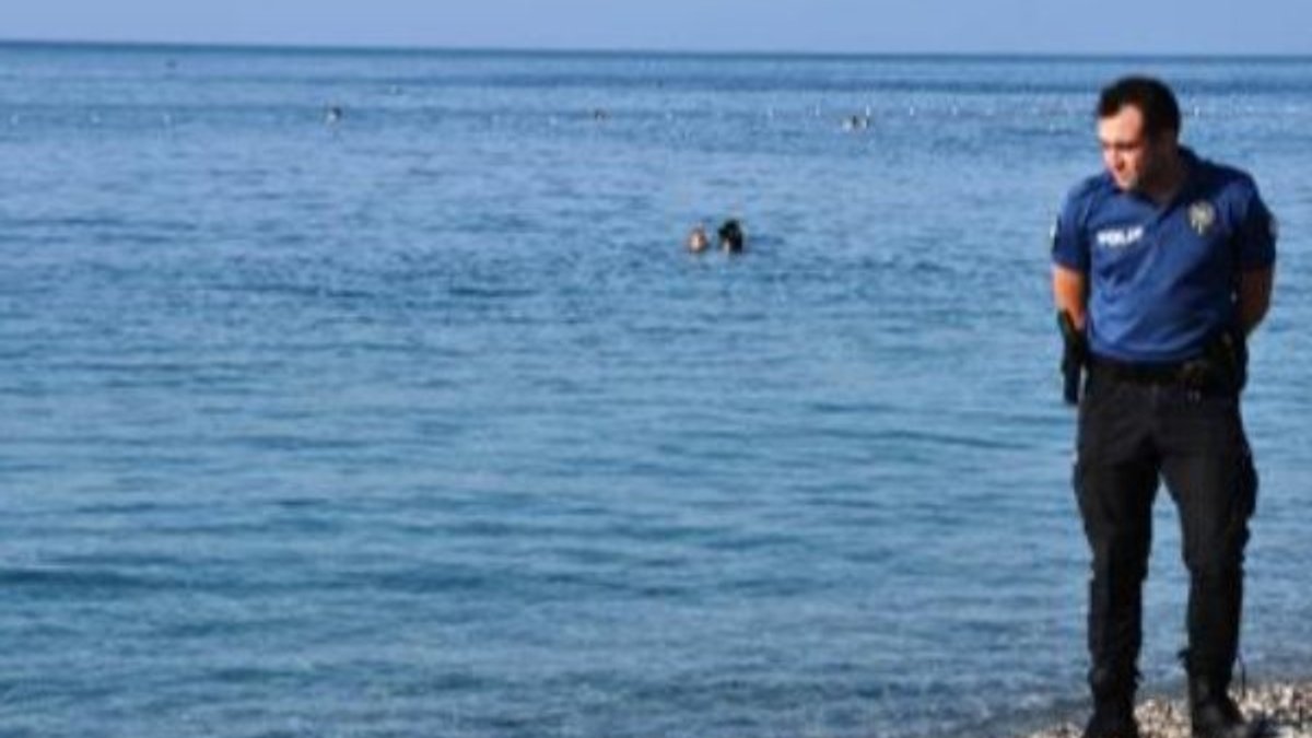 Antalya'da denize alkollü giren kişi boğuldu