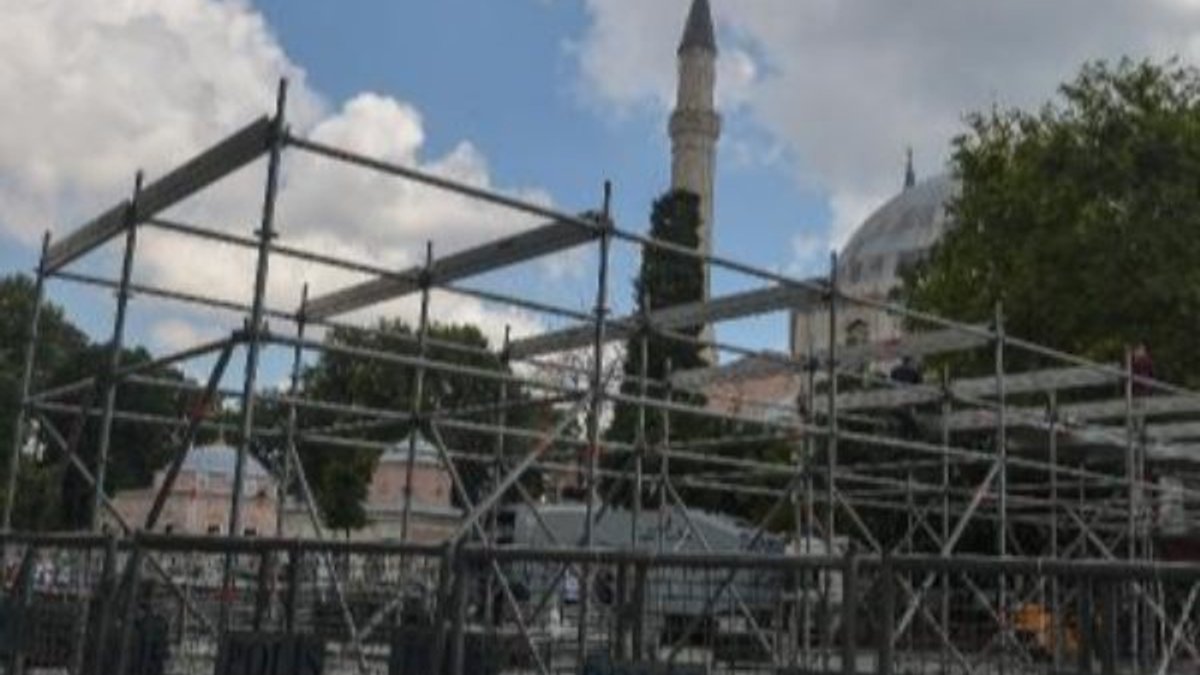 Ayasofya'da ilk cuma namazı için hazırlıklar devam ediyor