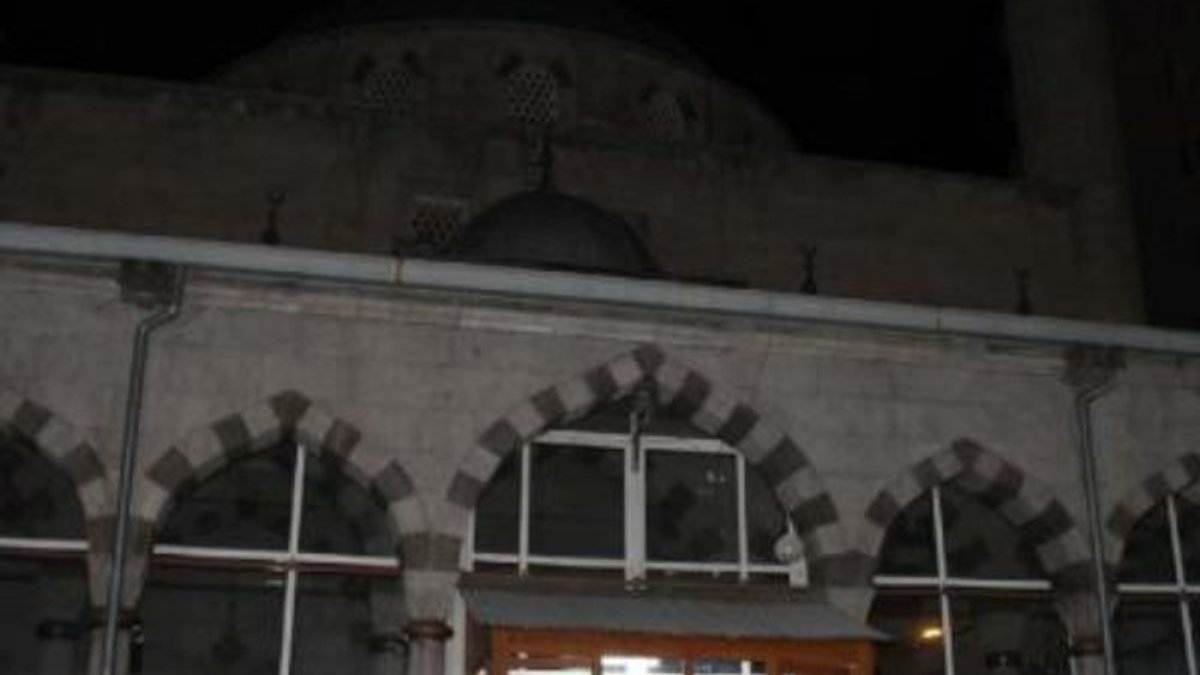 Kayseri'de bir kişi minareden atladı
