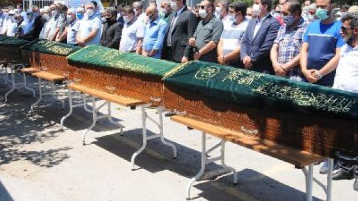 Kazada ölen aynı aileden 5 kişi Kocaeli'de defnedildi