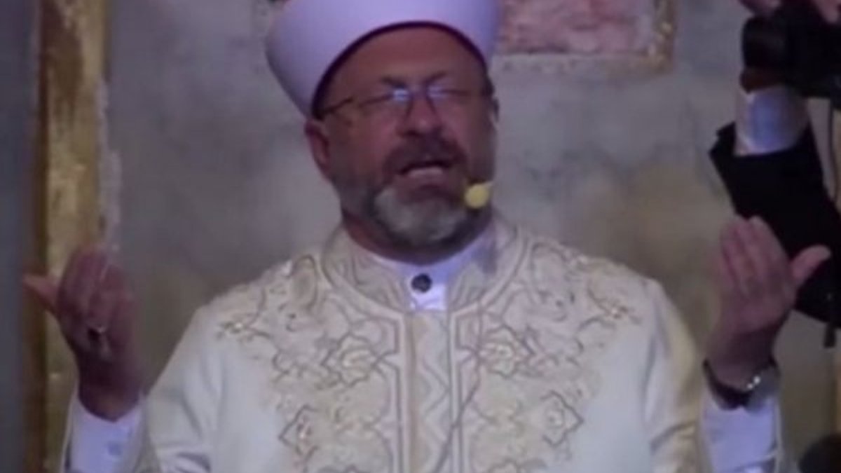 Diyanet İşleri Başkanı Erbaş, Ayasofya'da dua etti