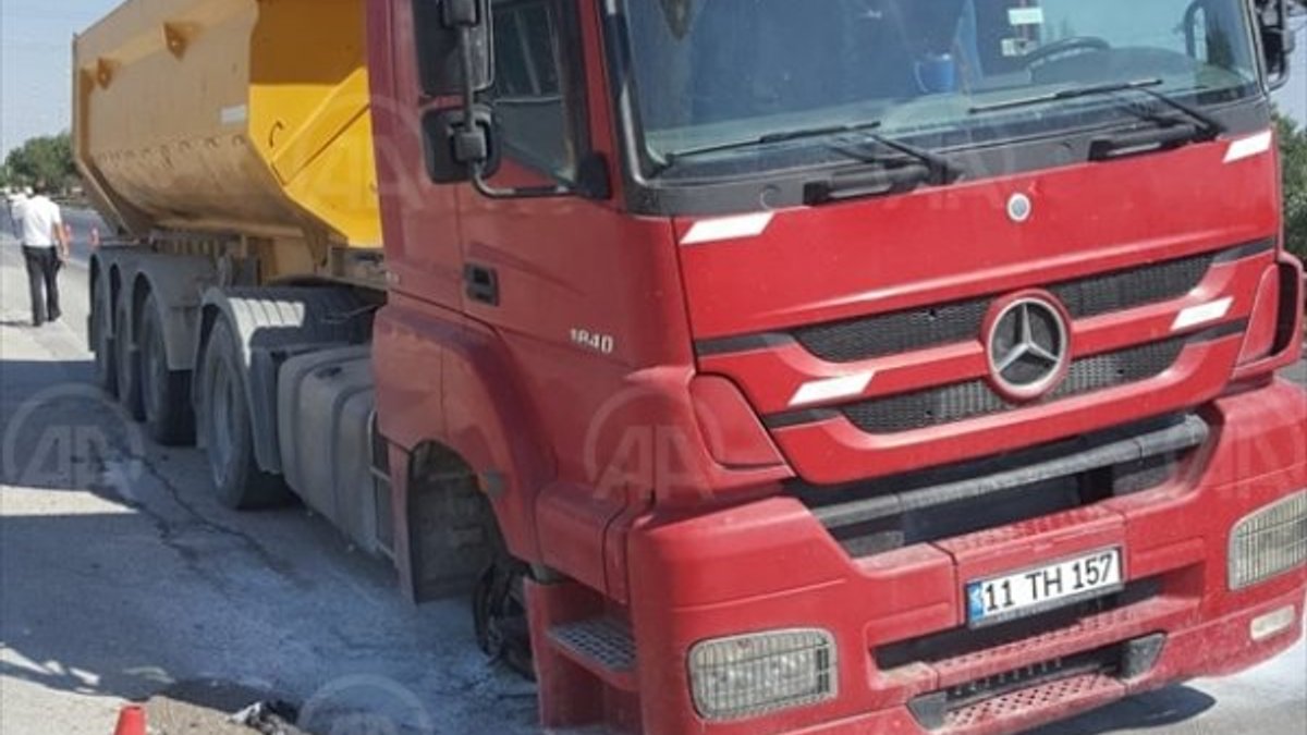 Eskişehir'de seyir halindeki kamyonun tekeri fırladı